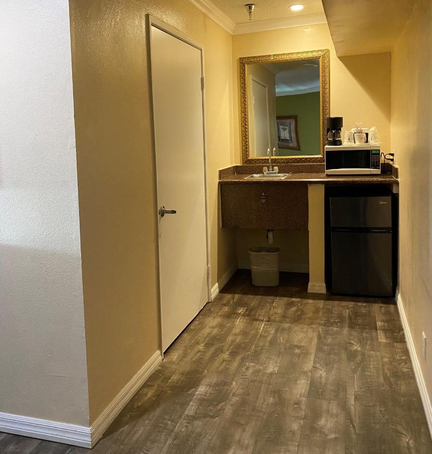 Travelodge By Wyndham Chatsworth Los Angeles Bagian luar foto