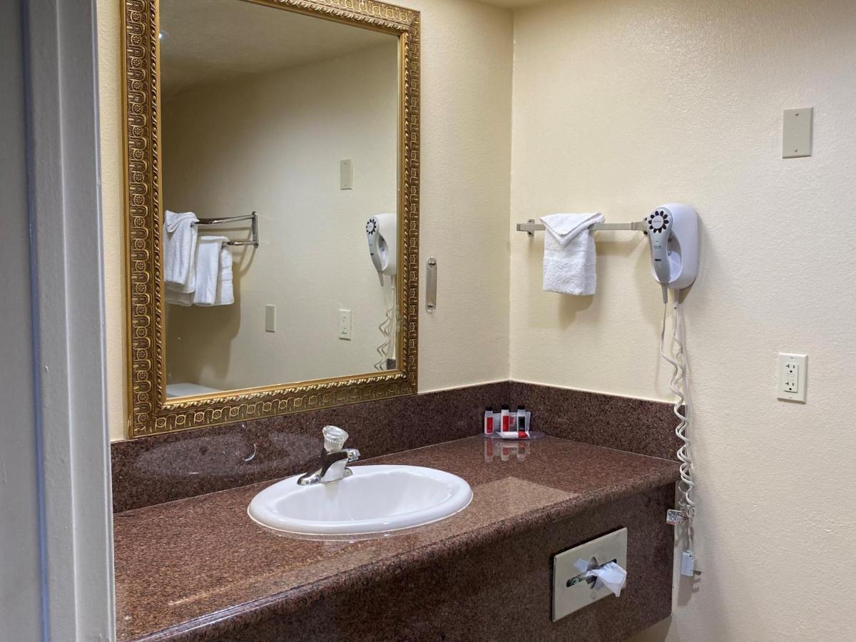 Travelodge By Wyndham Chatsworth Los Angeles Bagian luar foto