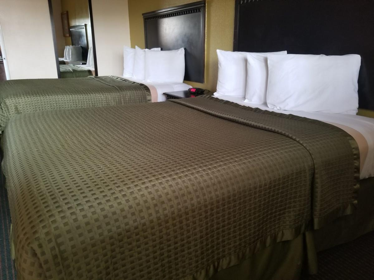 Travelodge By Wyndham Chatsworth Los Angeles Bagian luar foto
