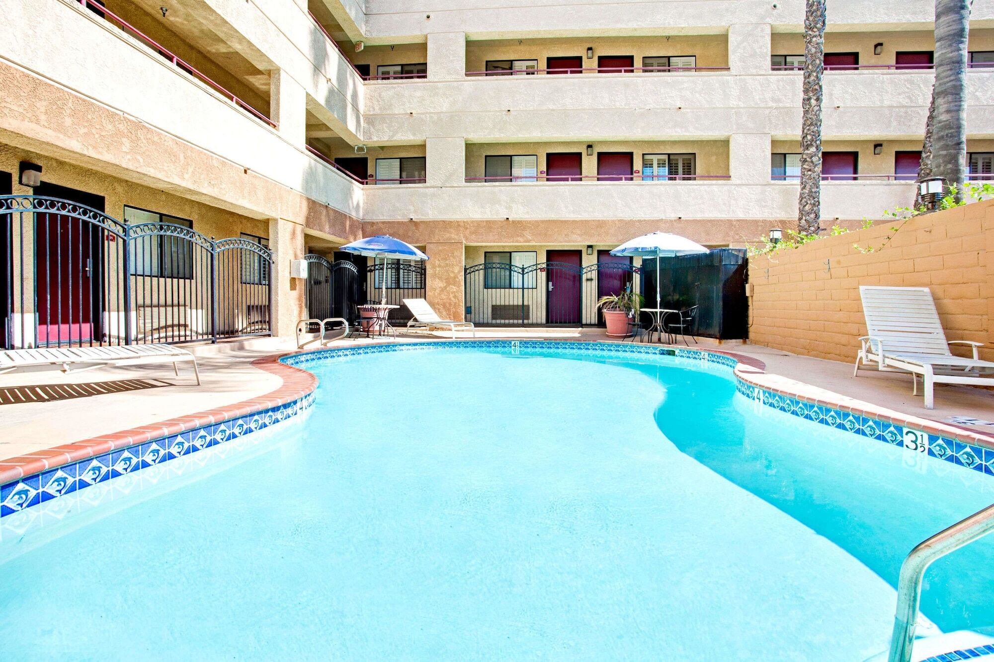 Travelodge By Wyndham Chatsworth Los Angeles Bagian luar foto